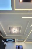 Натяжные потолки с полосами подсветкой