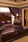 Интерьер спальни с классической темной мебелью