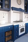 Кухня синяя матовая в интерьере