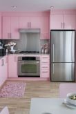 Розовый холодильник