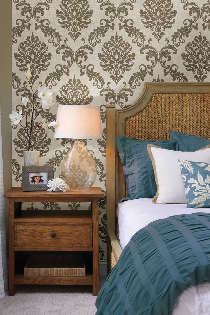 Дамаск в интерьере спальни