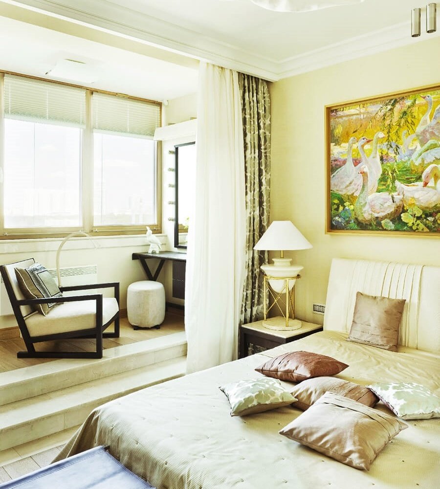 Спальная комната с балконом