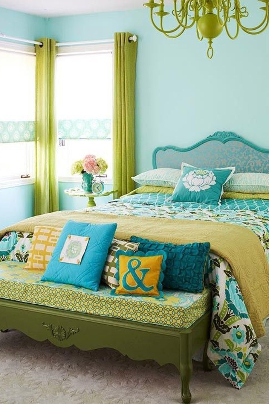 Зелено голубая спальня