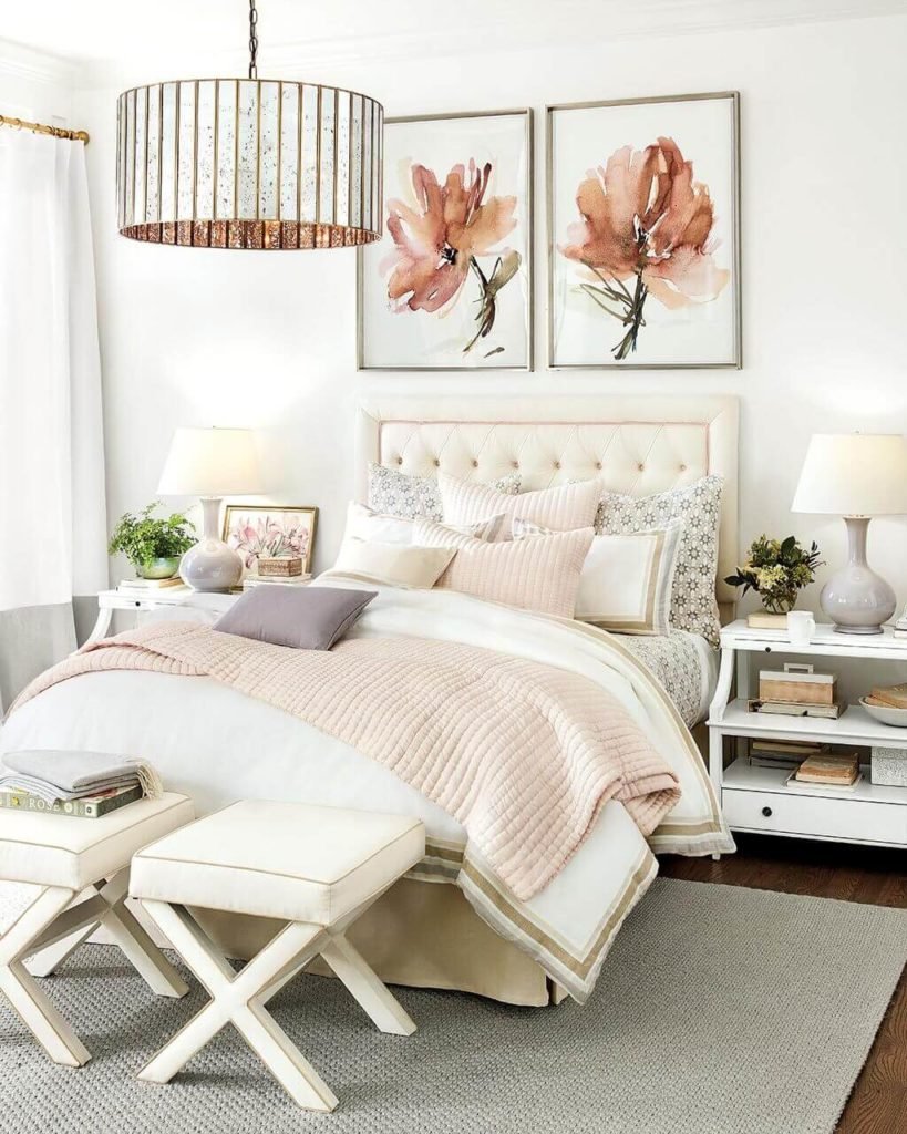 Картины над изголовьем кровати