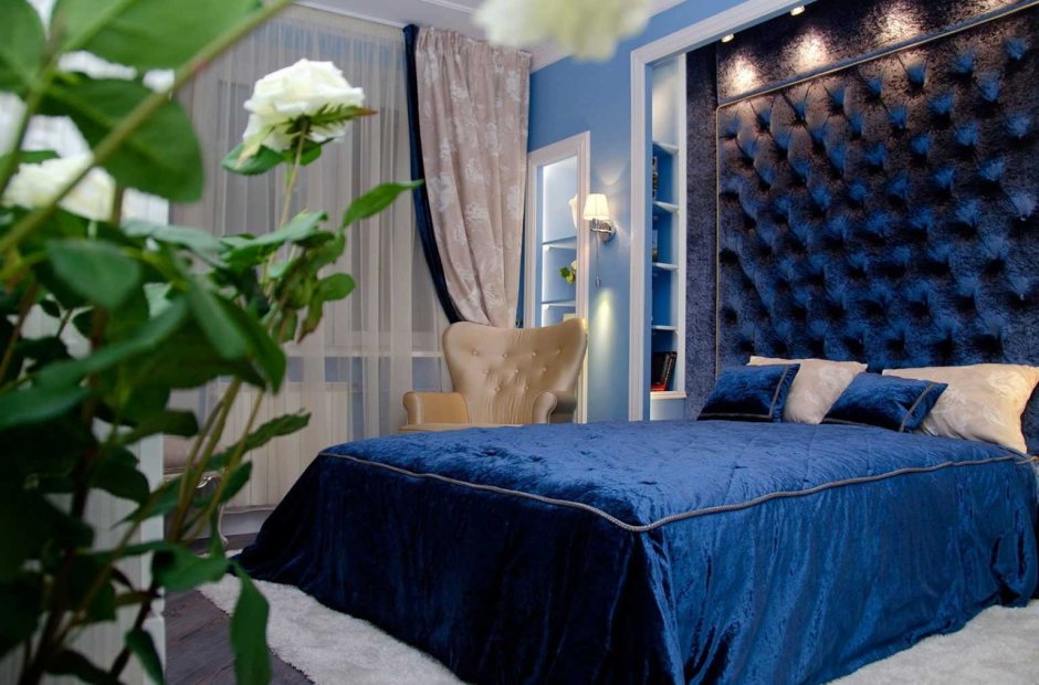 Темно синяя спальня