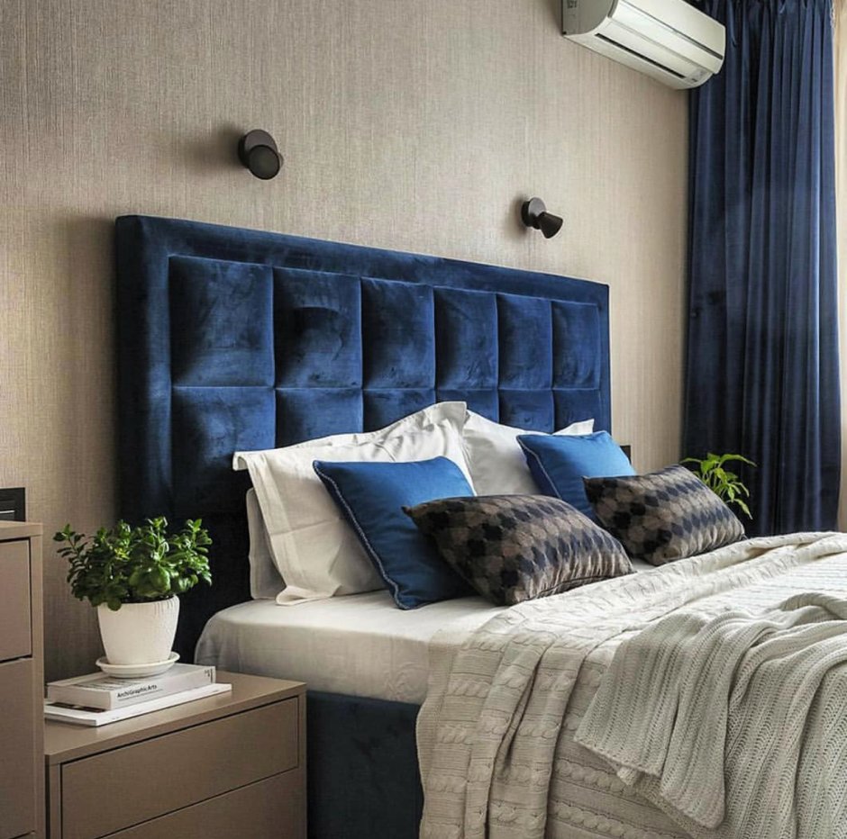 Классическая спальня в голубых тонах
