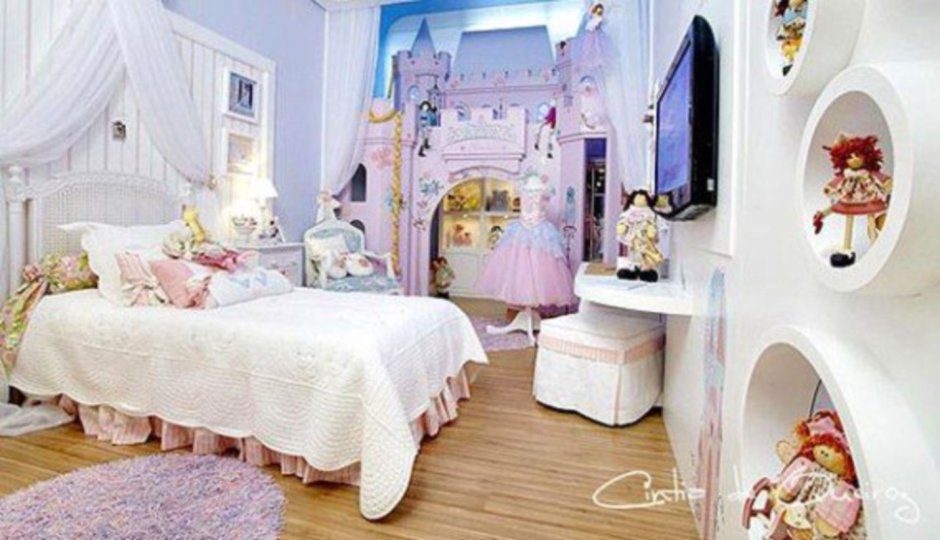 Комната для девочки с кроватью домиком