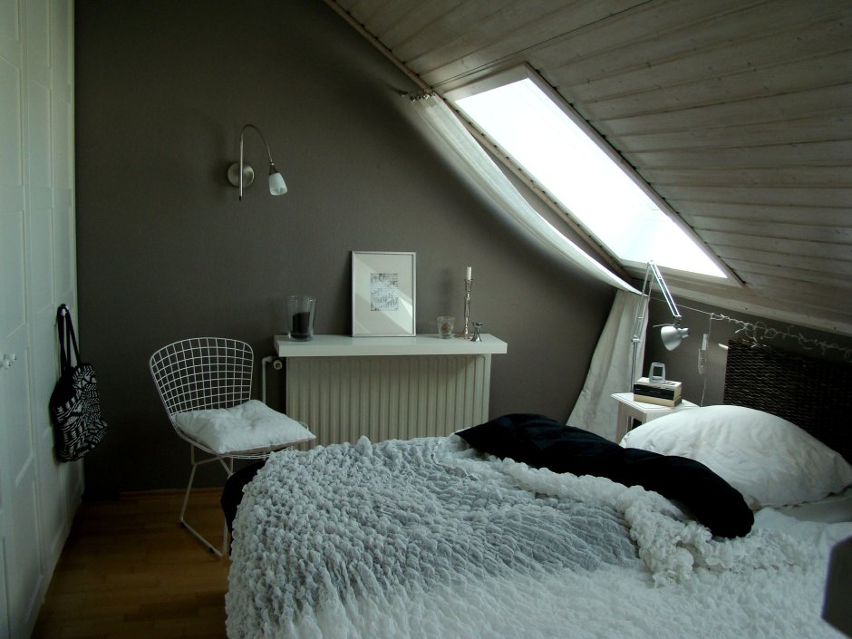 Маленькая спальня на мансарде