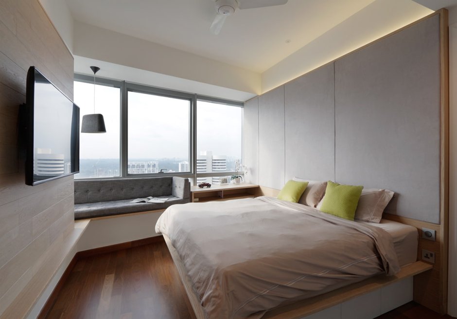 Небольшая спальня с панорамными окнами