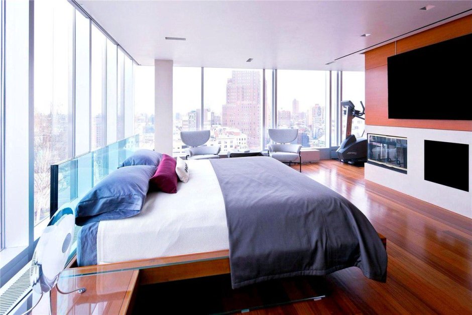 Огромная спальня с панорамными окнами