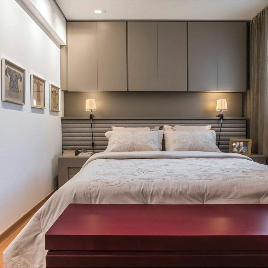 Шкаф за изголовьем кровати