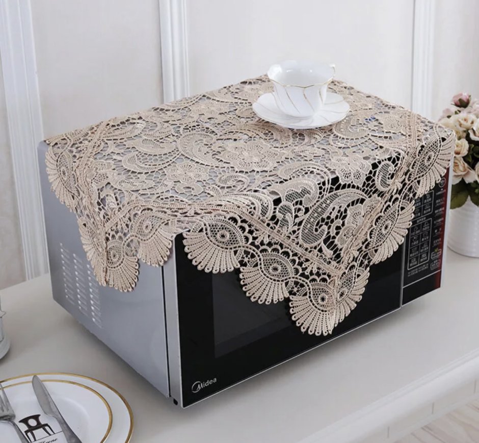 Кружевная салфетка на телевизоре