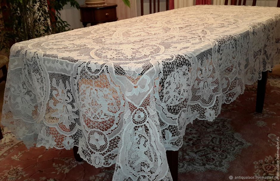 Кружевная скатерть
