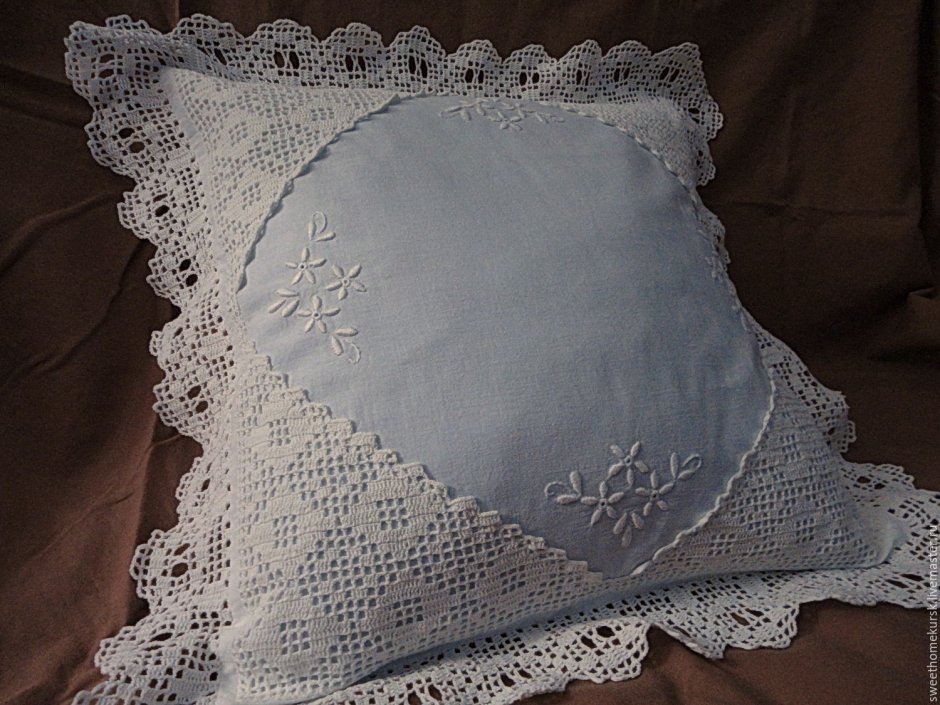 Подушки с кружевами