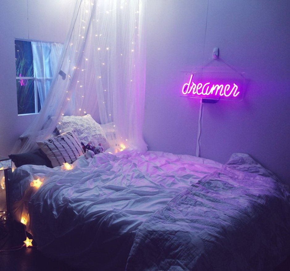 Спальня в баклажановых тонах