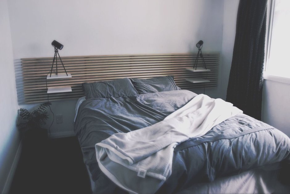 Незаправленная кровать
