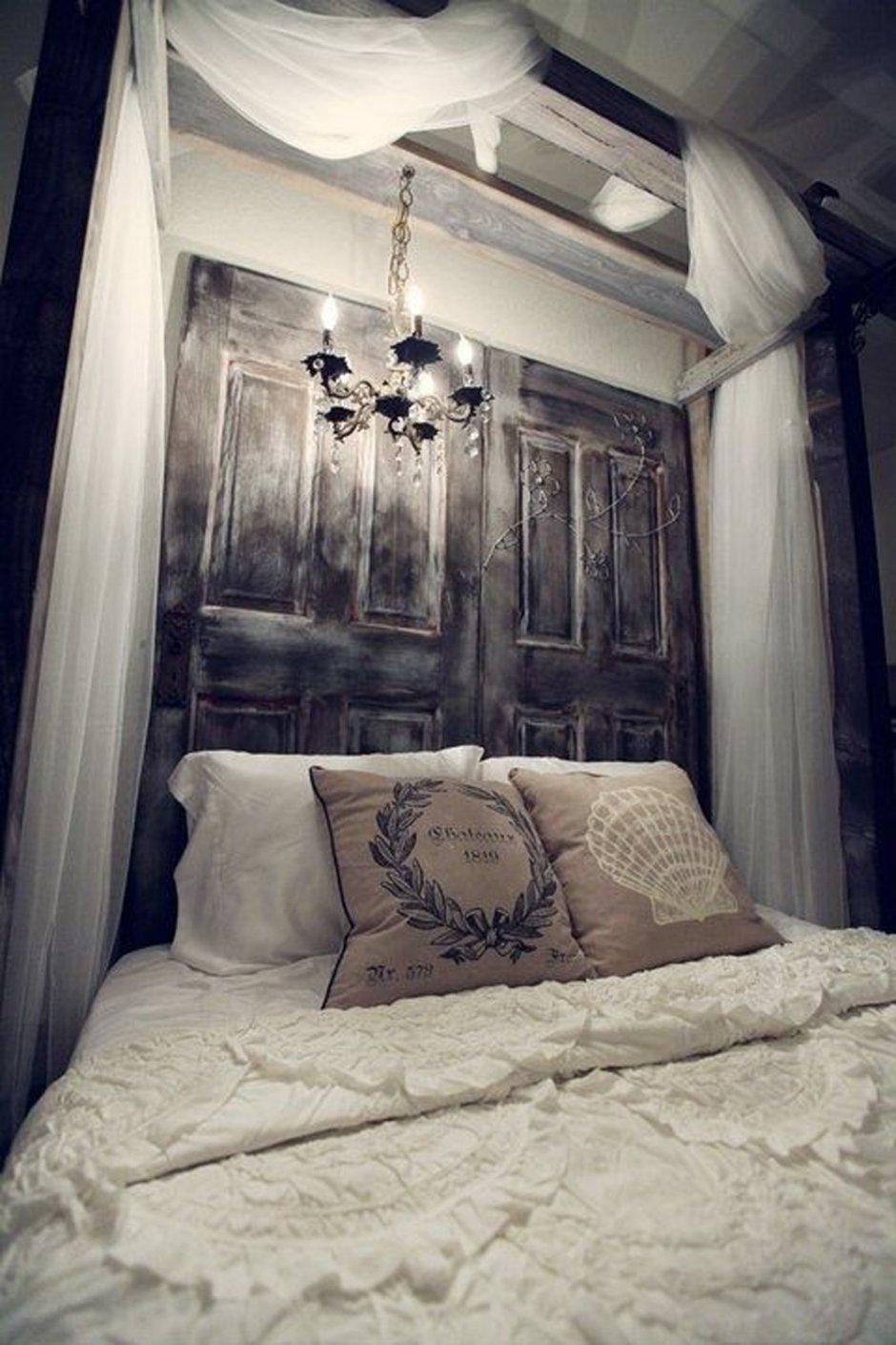 Кровать в Старом стиле