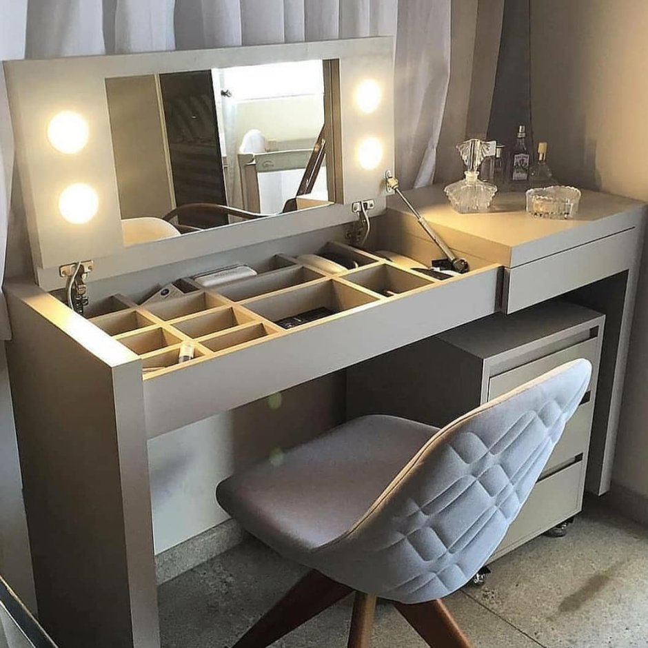 Столик для макияжа в спальню