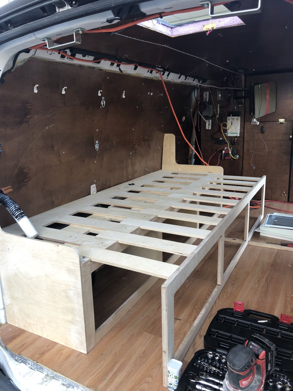 Складная кровать в кемпер