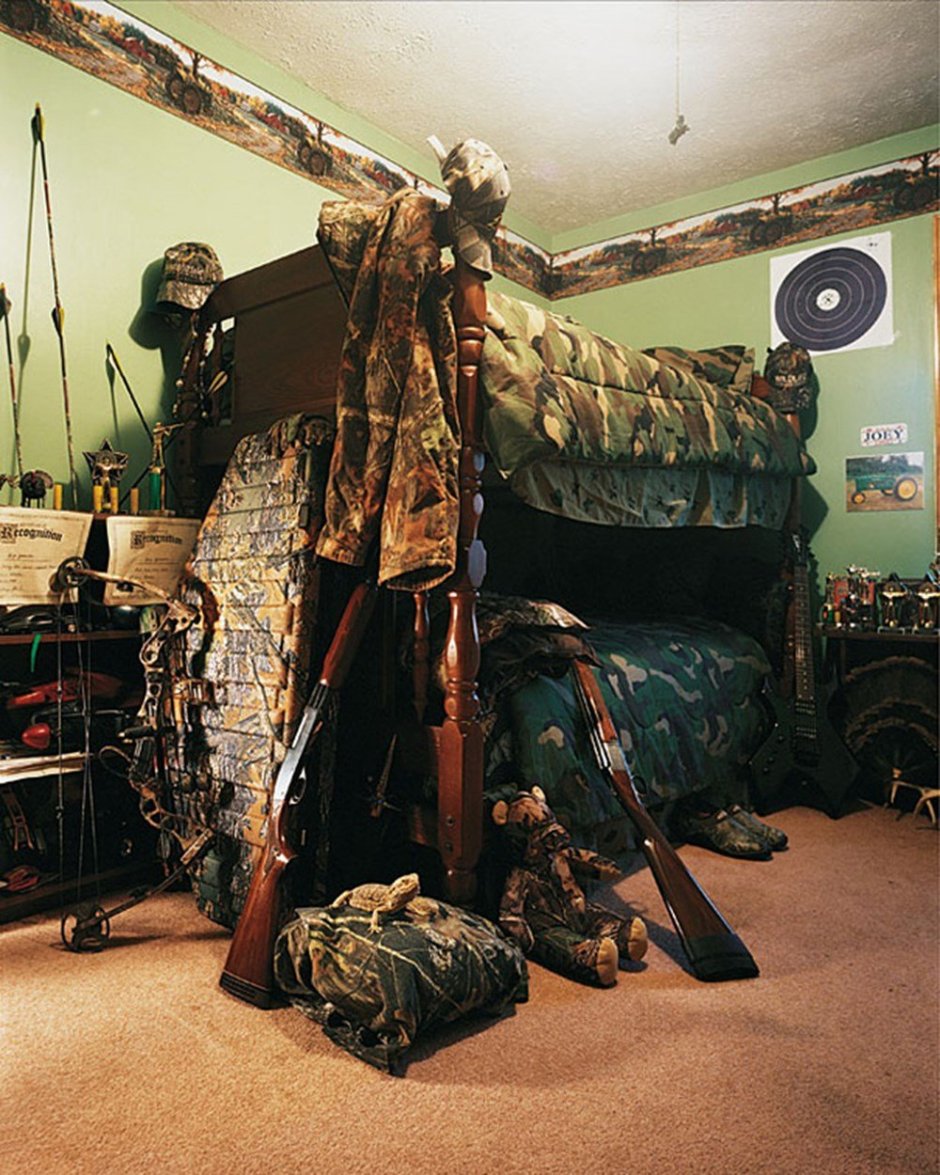 Комната в военном стиле