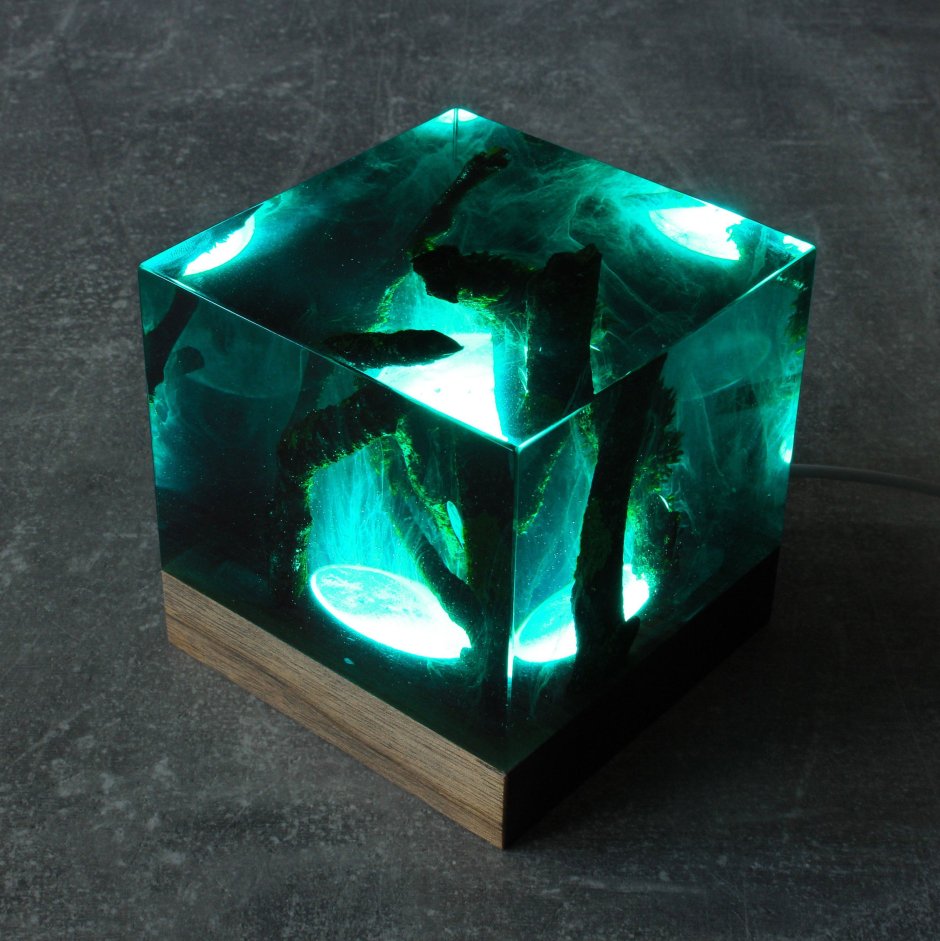 Светильник эпоксидная смола и дерево