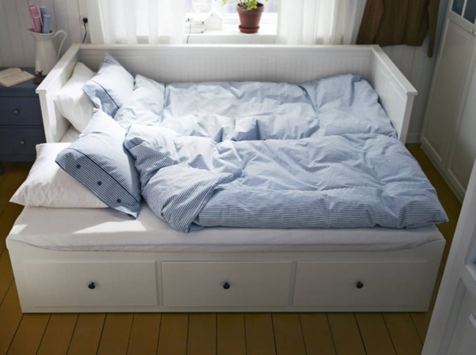 Кровать подиум со шкафом
