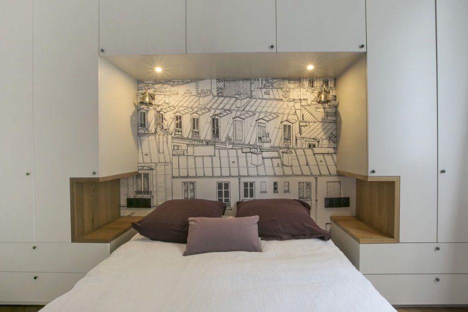 Зеркальные шкафы вокруг кровати