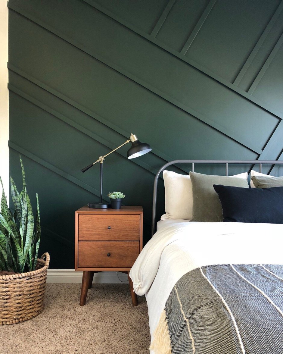 Оливковая деревянная спальня