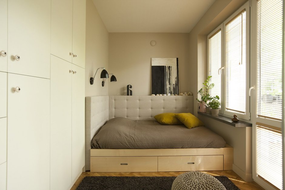 Кровать в маленькой квартире