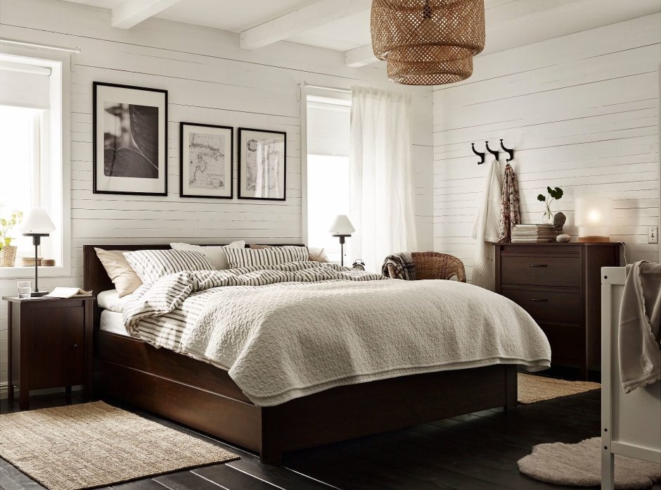Кровать МАЛЬМ коричневая икеа в интерьере