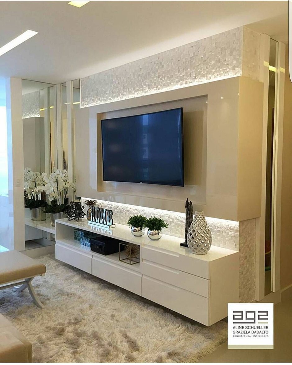 Аквариум под телевизором