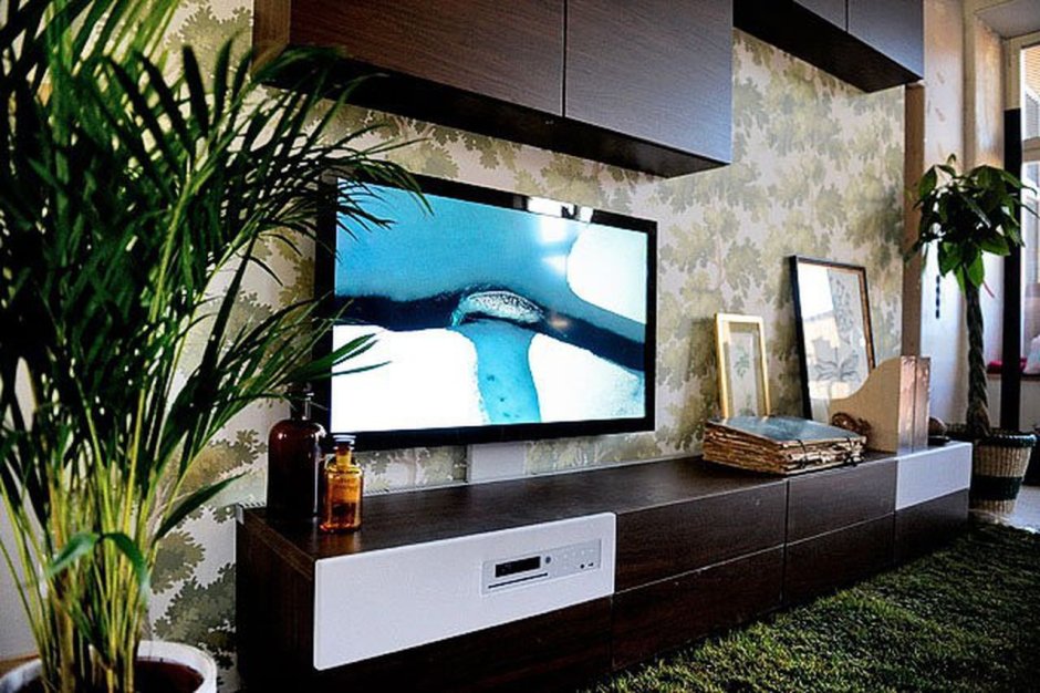 Стенка для телевизора из дерева