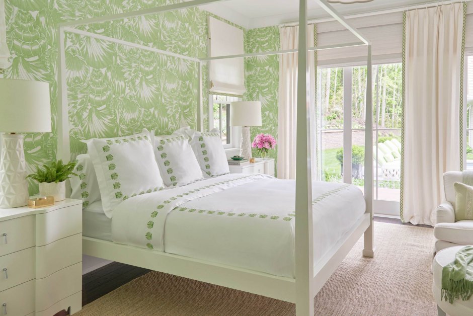 Спальня в нежно зеленых тонах