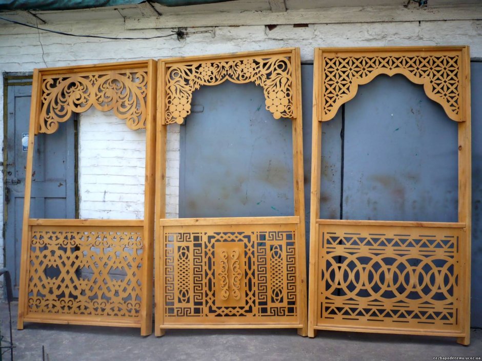 Прорезная резьба арки