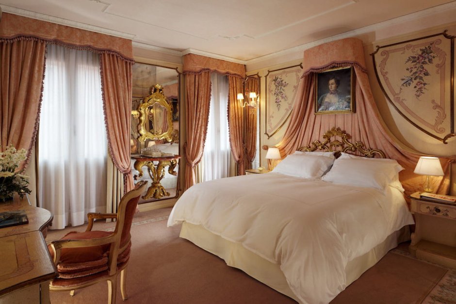 Дизайн спальни с венецианской