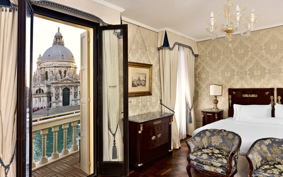 Венецианский стиль стен спальни