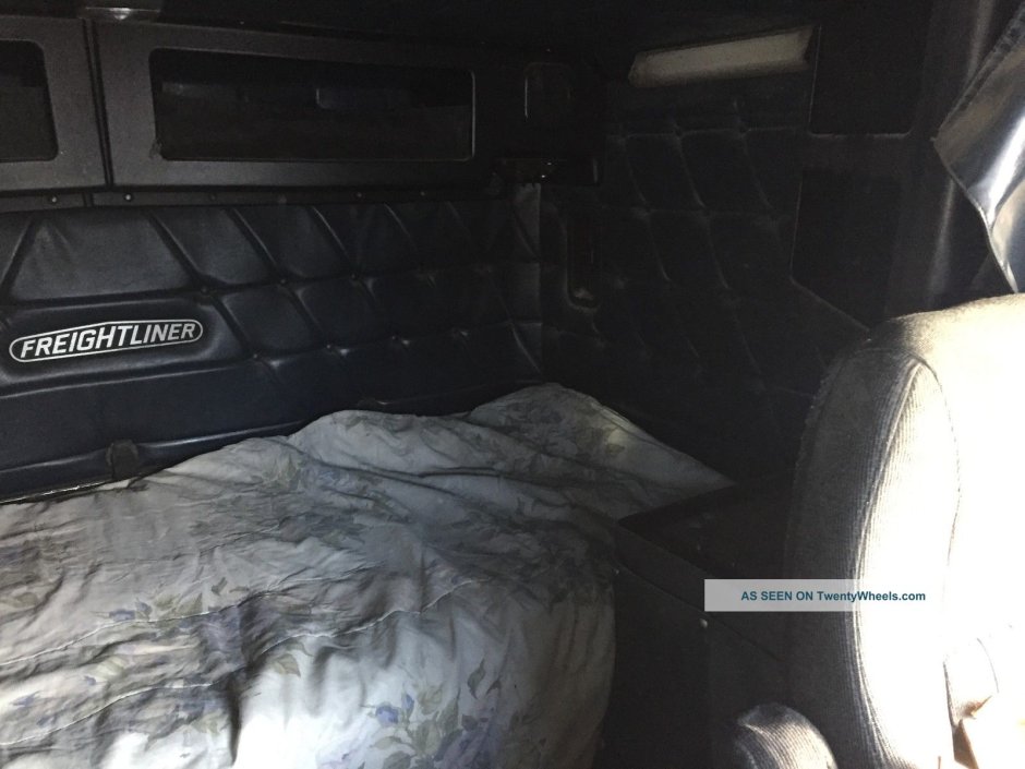 Где находится вин номер на Фредлайнер ФЛД 120