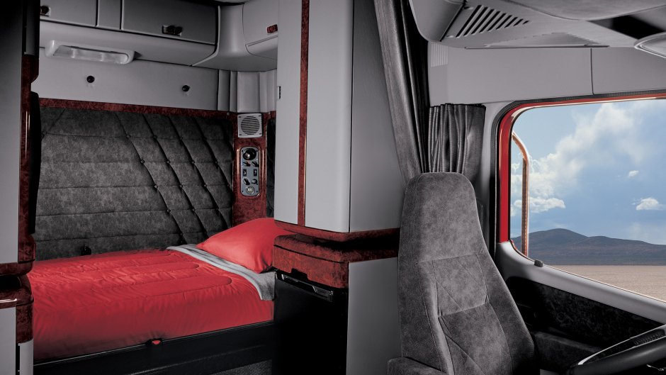 Фредлайнер Коронадо в кабине