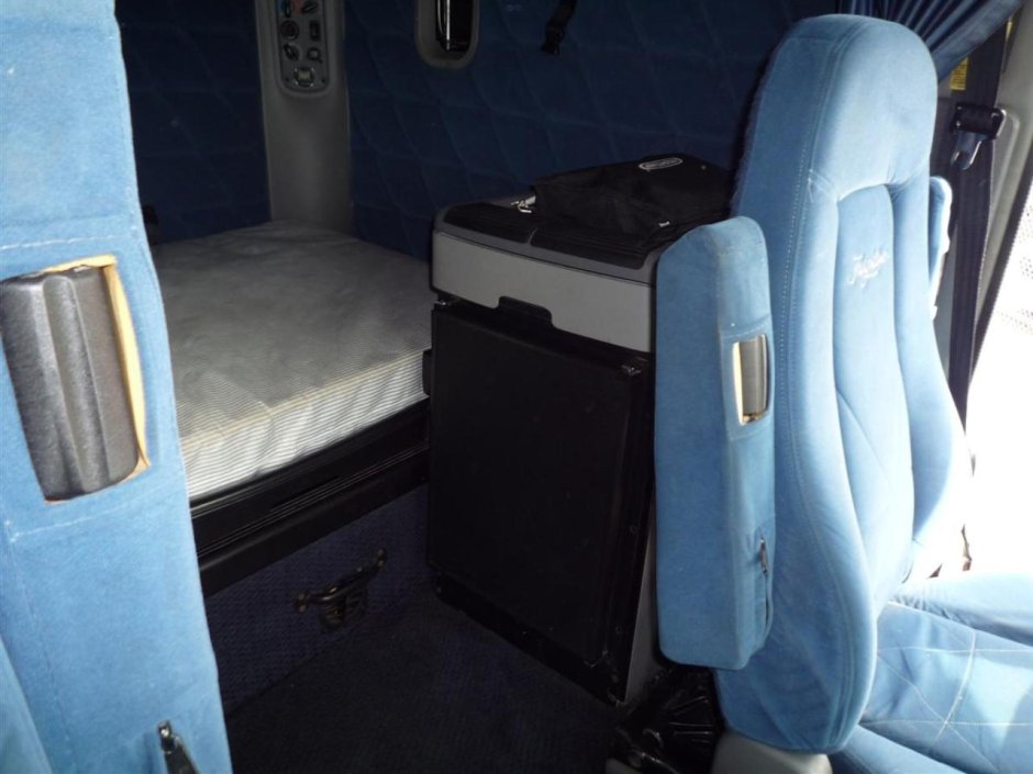 Freightliner Columbia салон спальник
