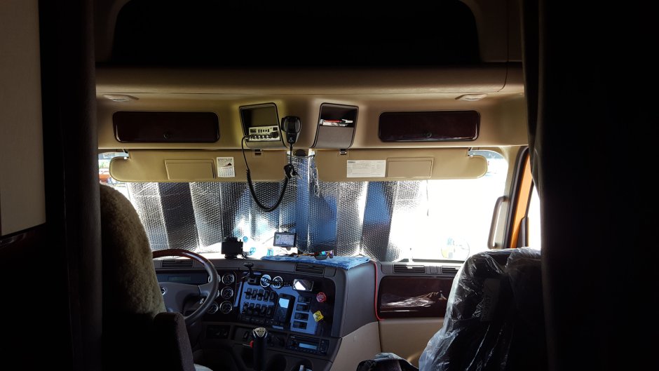 Фредлайнер Коронадо 132 кабина внутри
