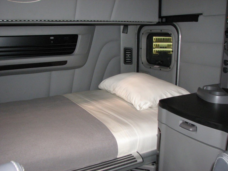 Петербилт 579 спальник