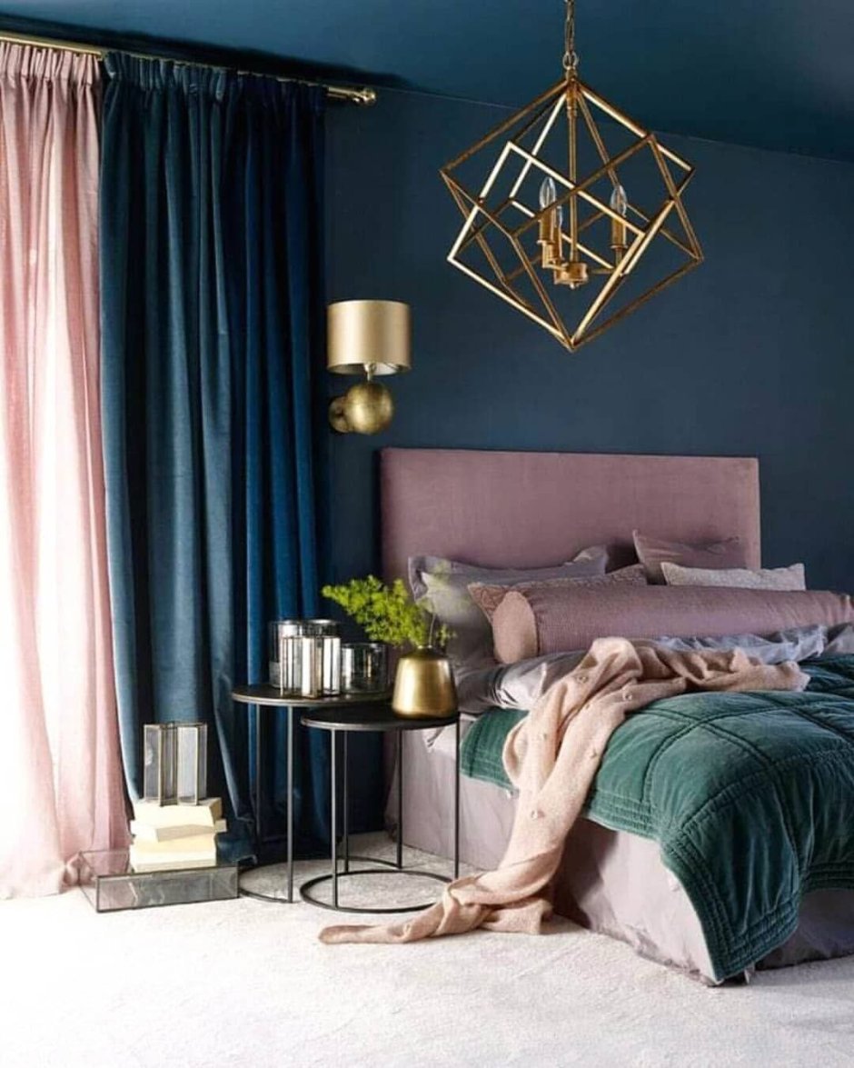 Пыльно розовый в интерьере спальни