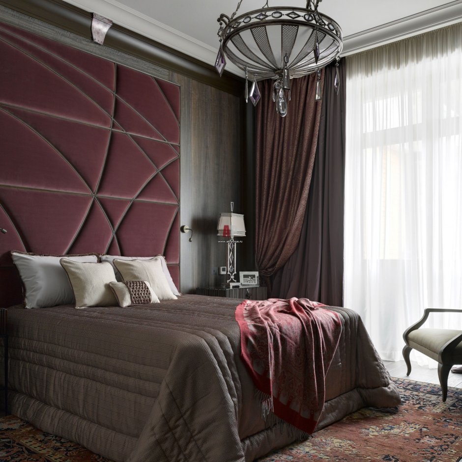 Бордовый в интерьере спальни