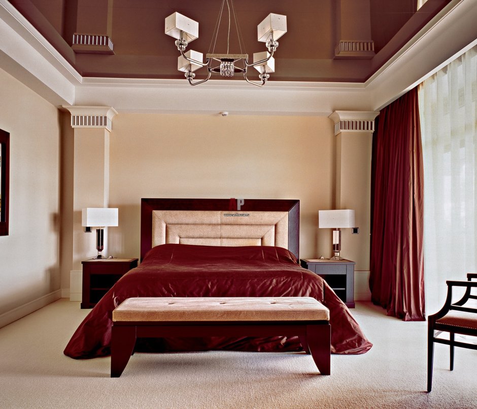 Спальня в бордовом стиле