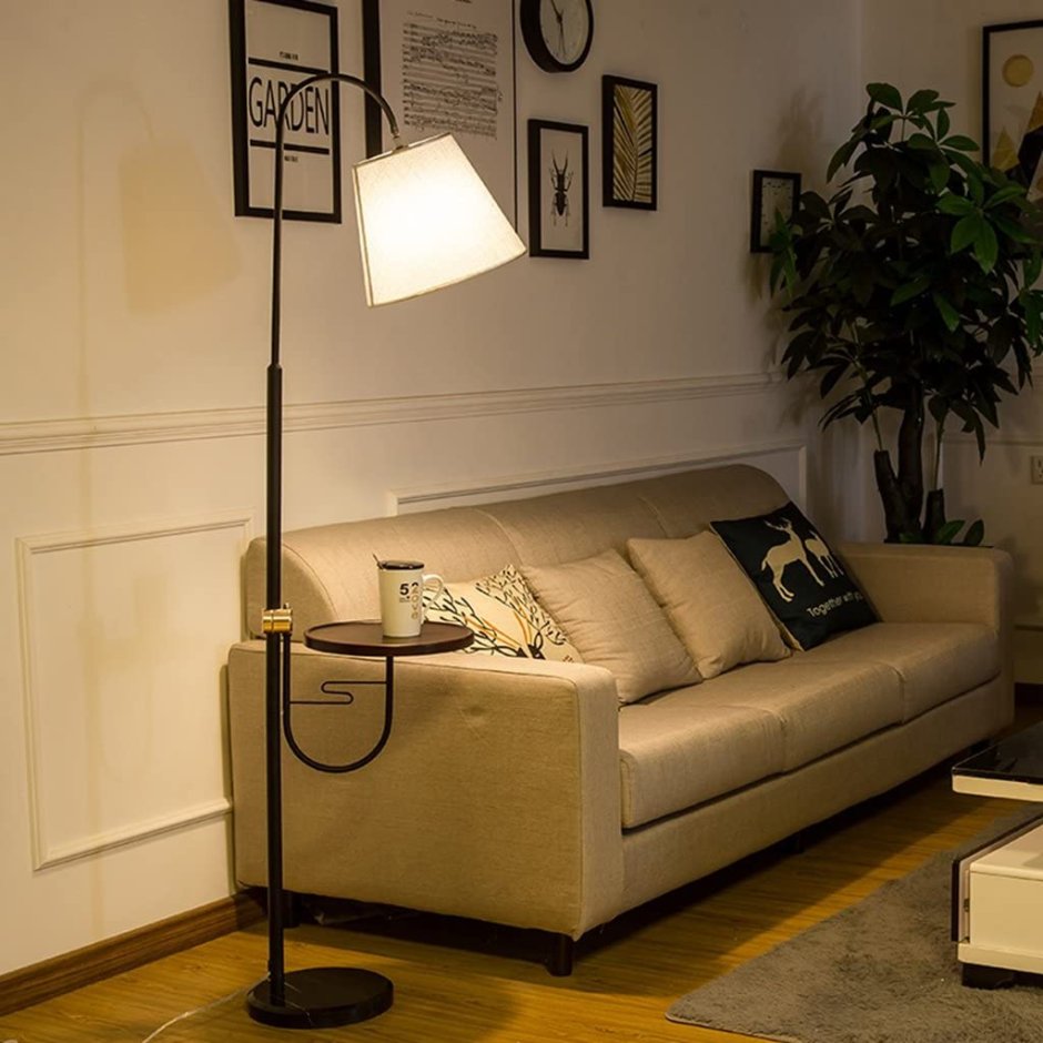 Торшер у дивана