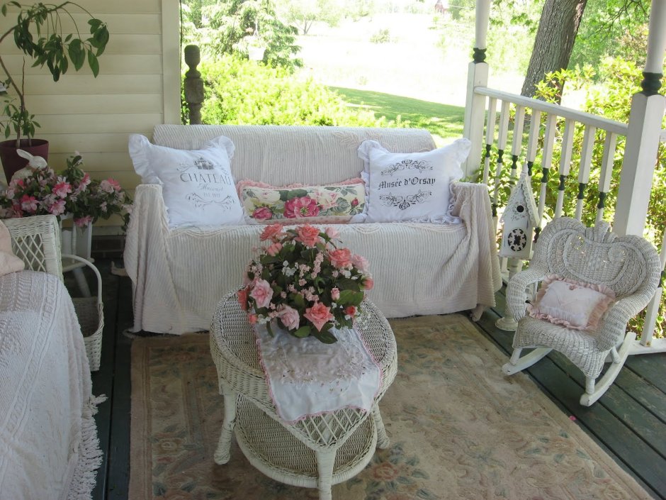 Скамья в стиле Прованс в прихожей