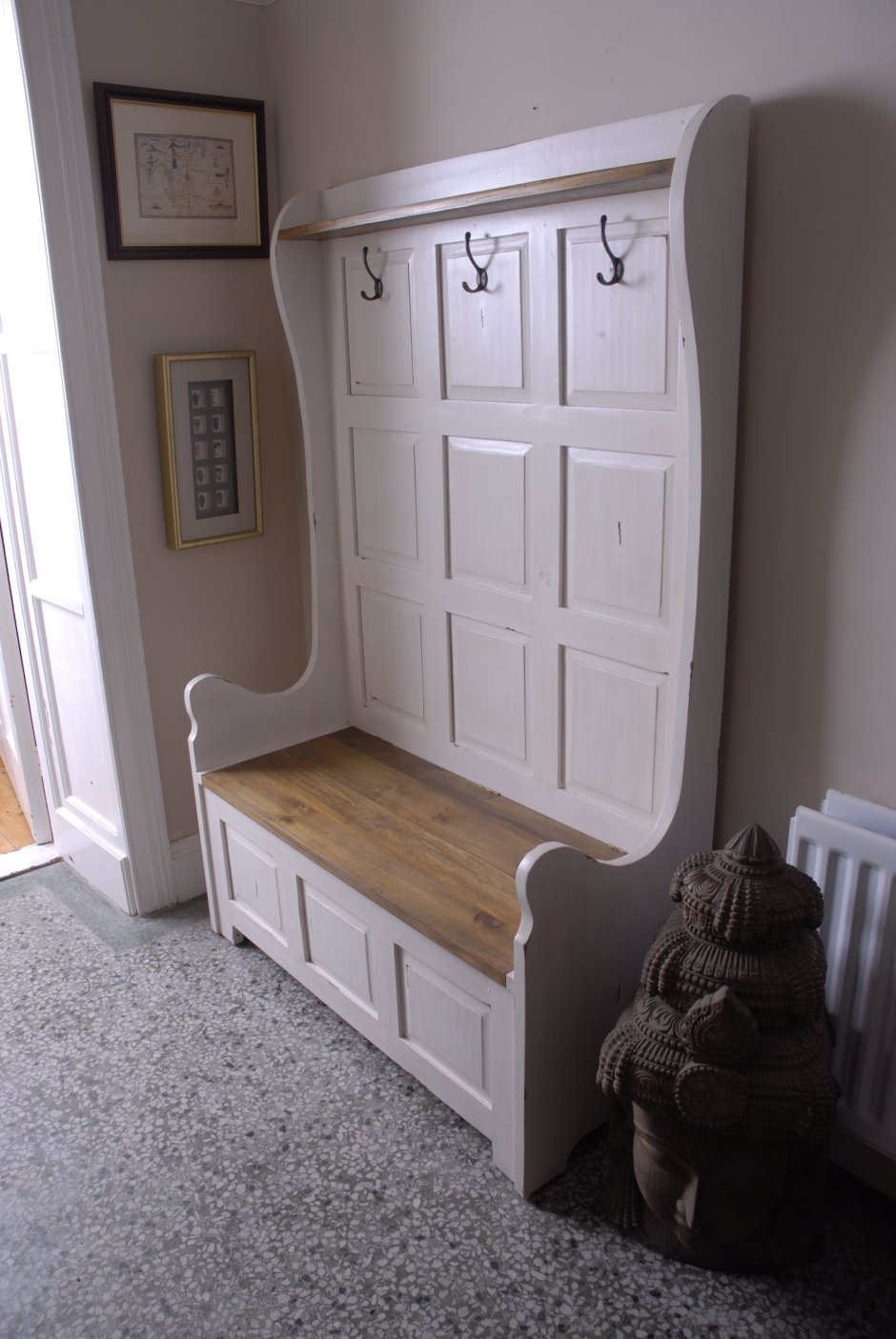 Прикроватный диванчик в спальне