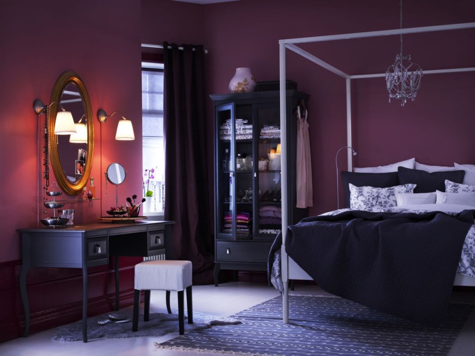 Темно фиолетовая комната