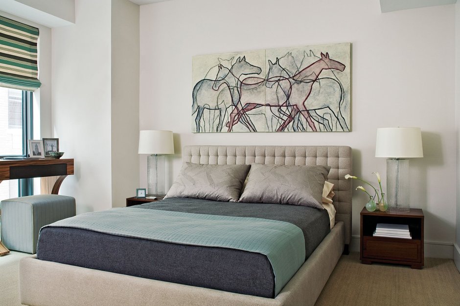 Картина на стене в спальне своими руками