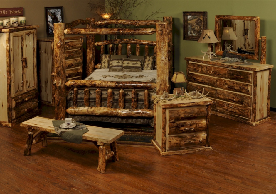 Кровать с деревянным изголовьем